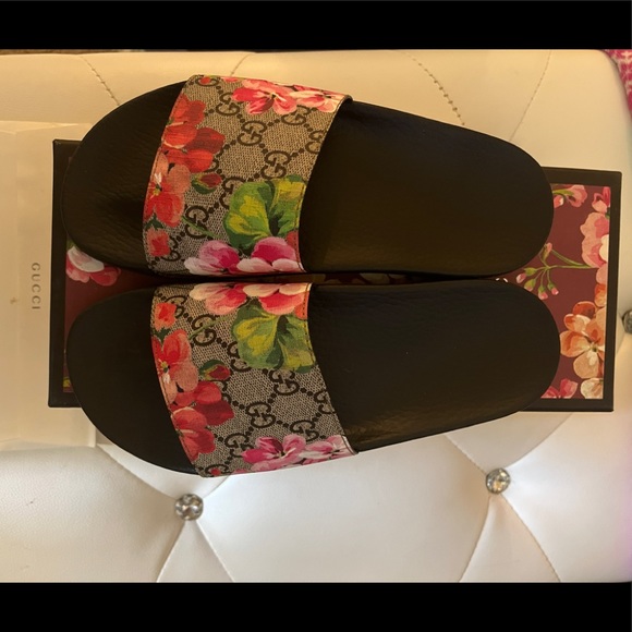 Gucci Shoes - Gucci Slides, size 8, Floral print